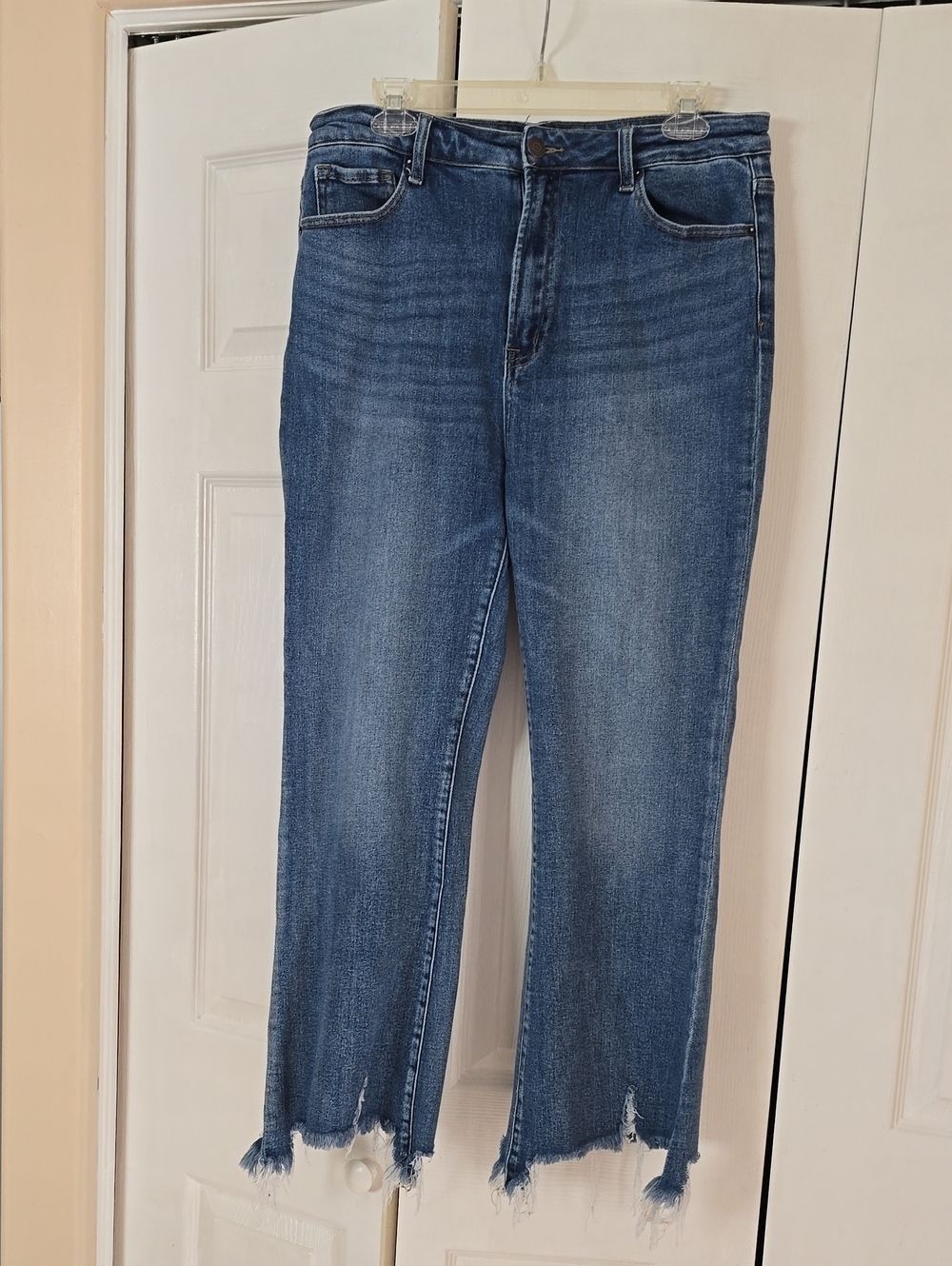Women's Mid Blue High-Rise  Straight Jeans with Frayed Hem